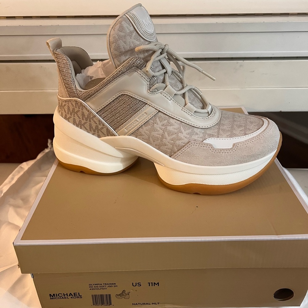 ✨NEW! ✨Michael Kors Olympia Trainers Size 11